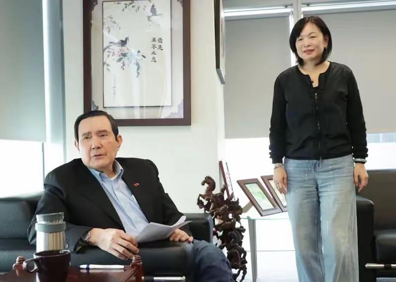 周美青发声律师：无权代表马英九马英九的老婆周美青、姐姐马以南昨天发声明，