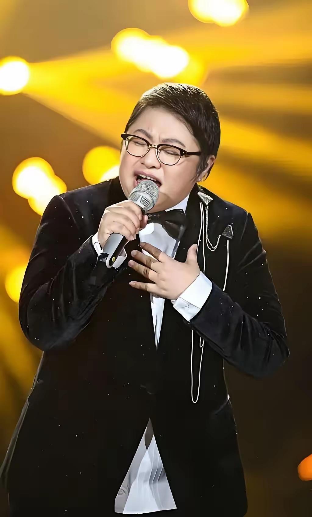 明眼人其实都能看出来，韩红之所以取消武汉演唱会，不仅是因为巴威来了，还因为她