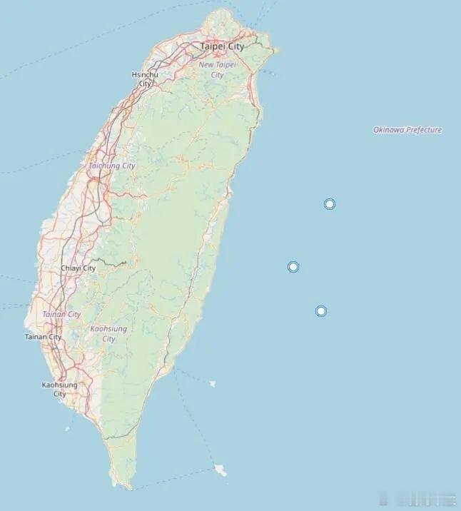 台海激烈对峙，解放军直升机强势接近台舰，054A无视拦截压向台“沱江级”大型导弹