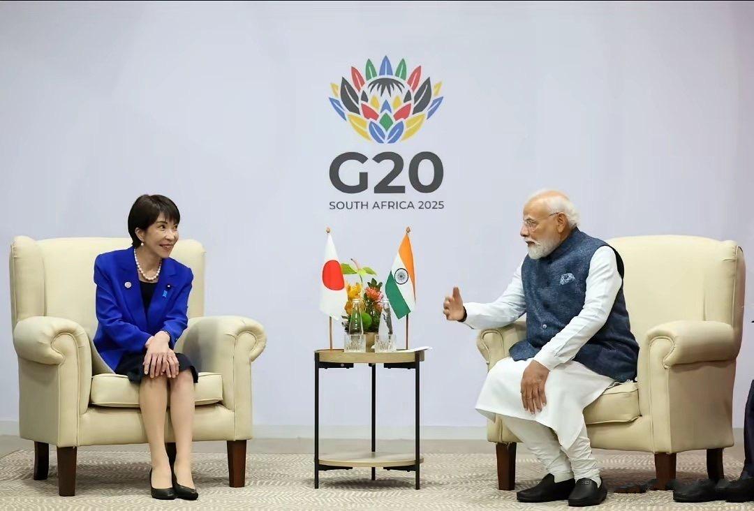 瞅瞅高市早苗与莫迪老仙会谈的表情，也是绝了！ 这个娘们一看就不是好人啊，贼眉