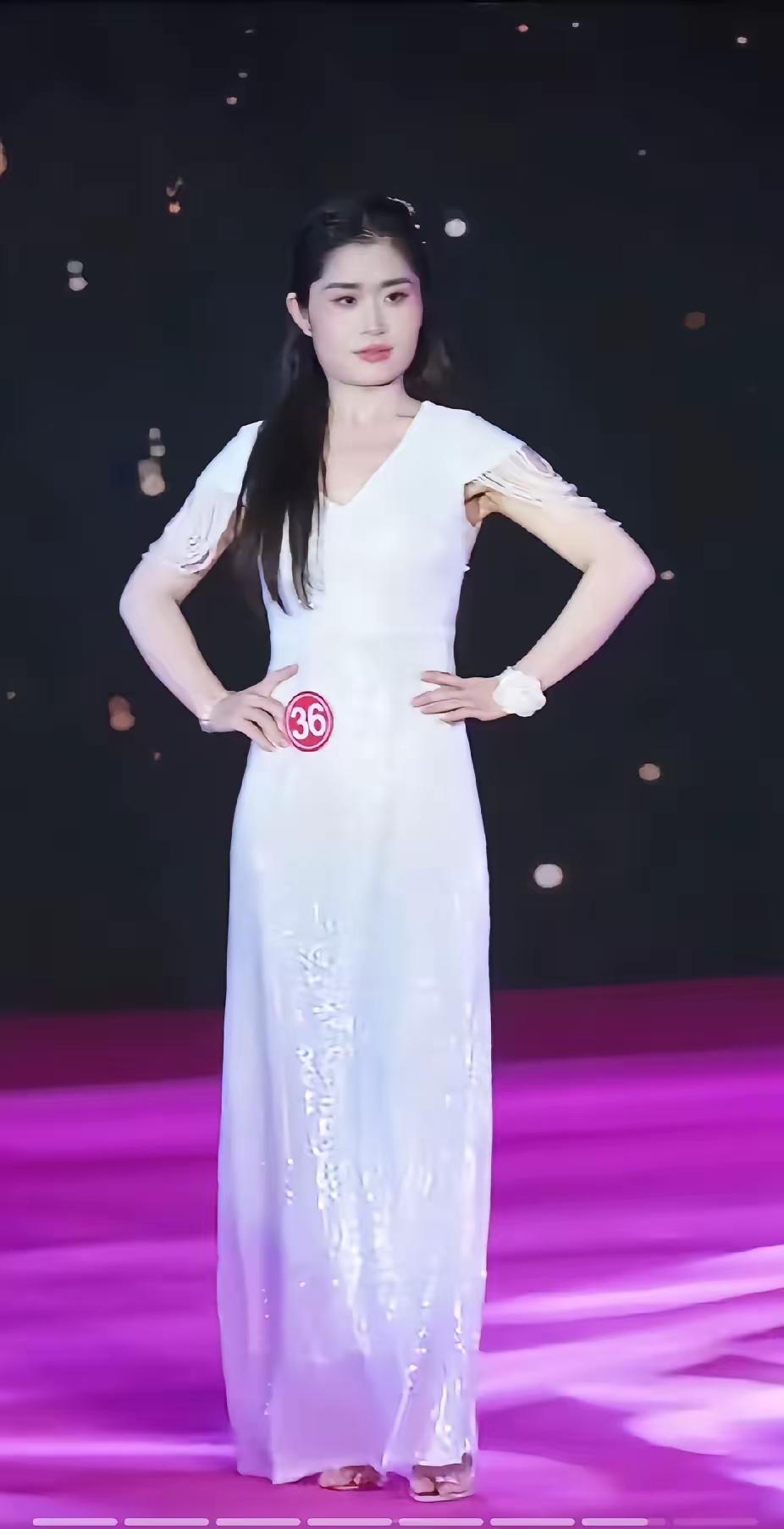 辽宁选美冠军真有冠军相,亚军嘛,那是普通人认为的美,下里巴人,哪里知道什么美学,