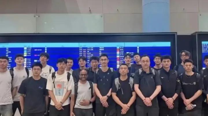 上海男排出征亚冠！目标直指冠军！值得海港和申花借鉴！我们看到这次上海男排亚冠阵容