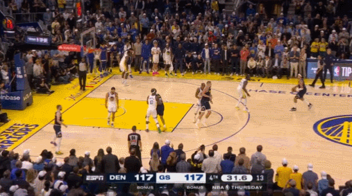 这个时候了，勇士还给了戈登空间……这场比赛的两队，真是只要犯错就被惩罚啊掘金vs