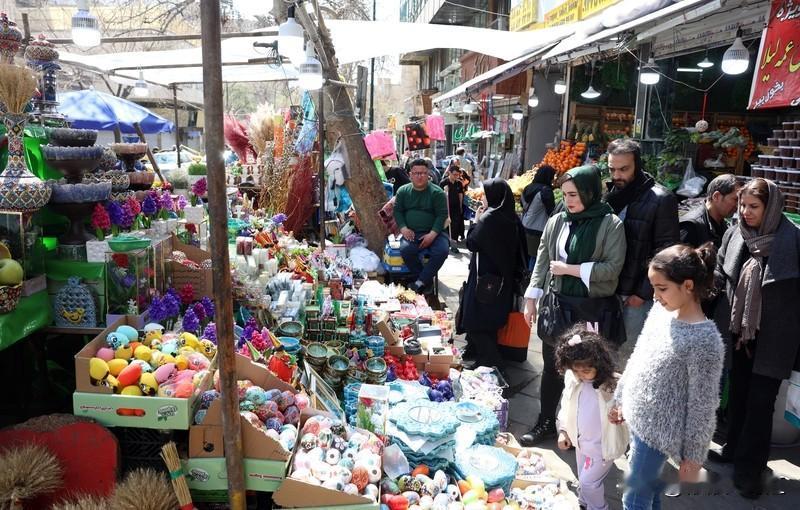 很多人好奇伊朗人为何不把国家名重新叫波斯。其实“波斯”是希腊人或西方人对它的称呼