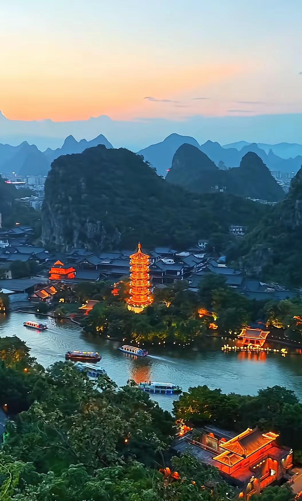 《健康养生知识》1.不要熬夜如果你熬夜，请尽早睡觉。不要觉得自己年轻健康。
