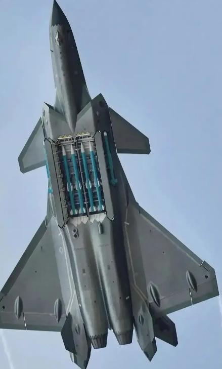我军空战的套路目前来看非常简单，美国也非常清楚，但就是毫无办法！这个套路简单