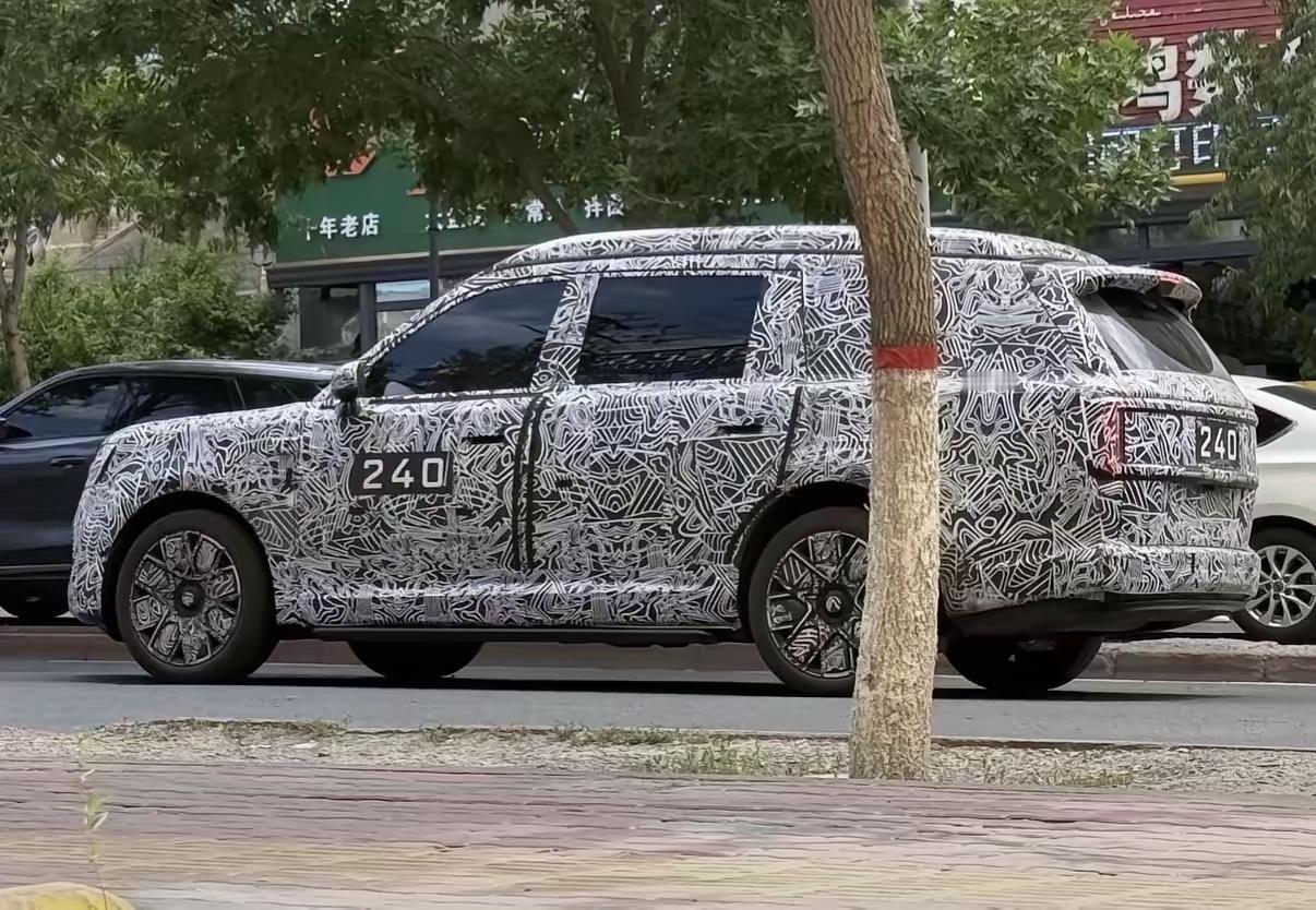 小米全新旗舰SUV寻天N90官方物料流出，作为主打全场景出行的豪华车型，凭借硬核