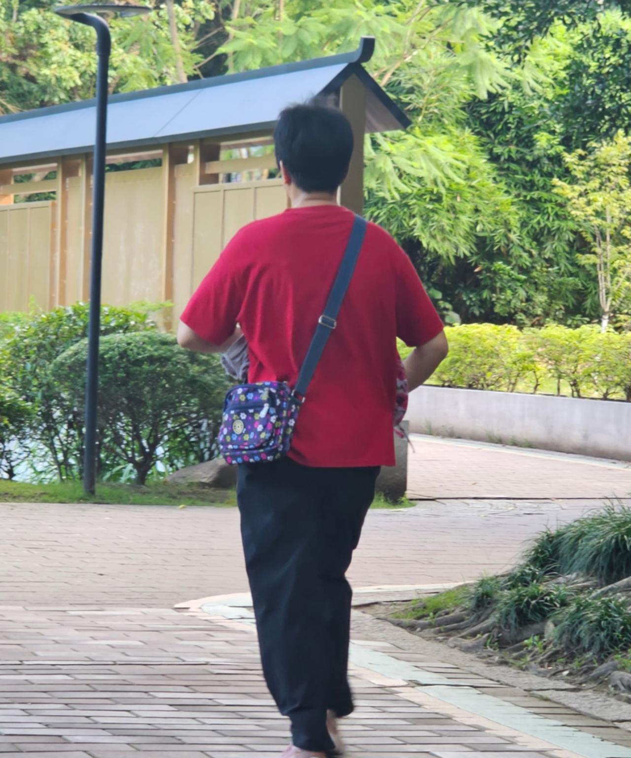 我大姨这事儿，我越想越佩服。几年前养老保险能补缴那会儿，她一声不吭就把九万八给交