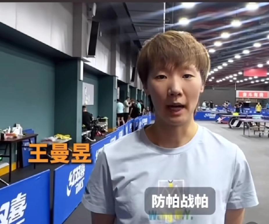 🏓王曼昱最新亮相，喊出“防帕战帕，让乒乓带来欢乐和健康”的暖心口号！作为