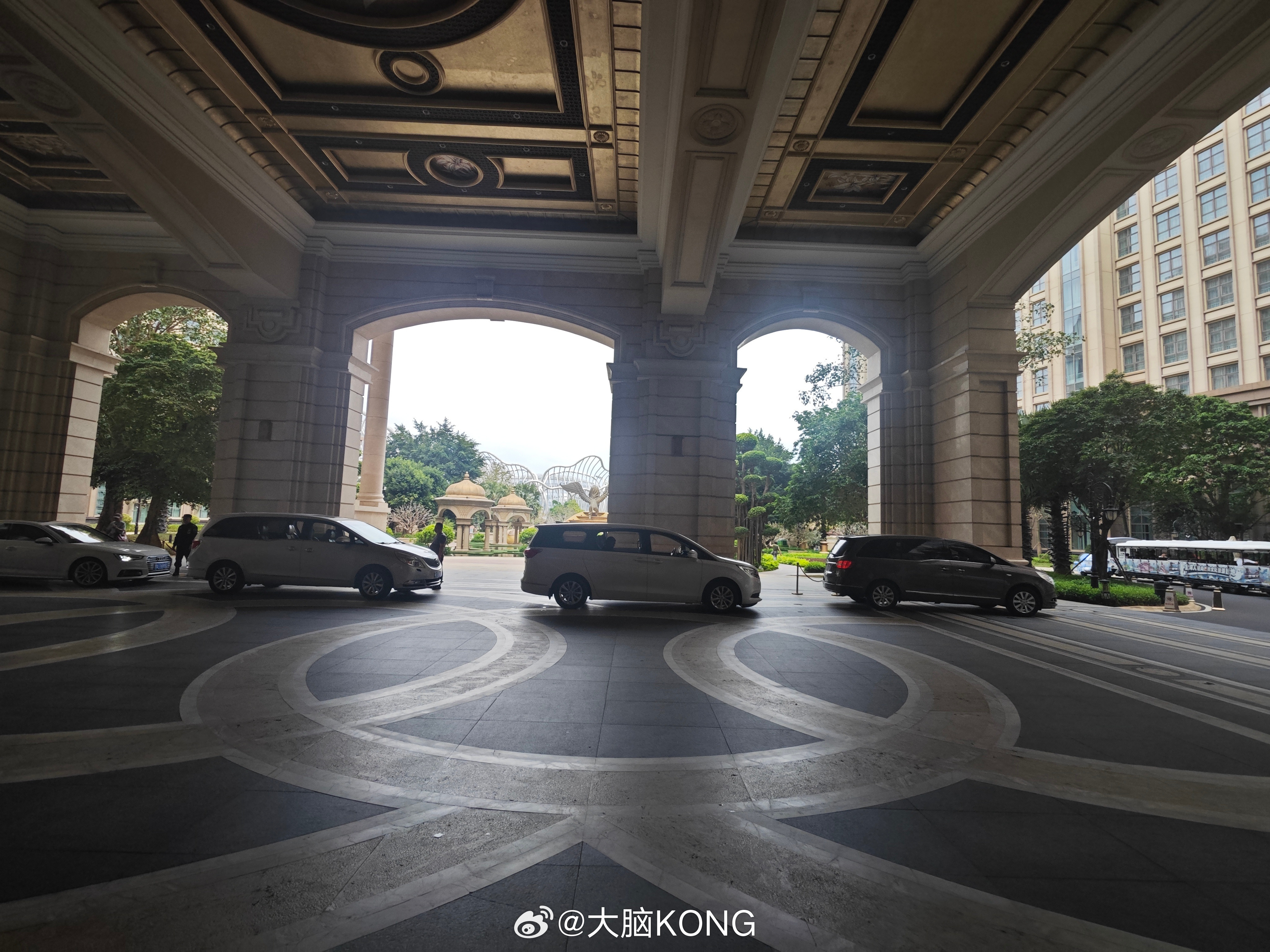 路遇别克至境e7车队，目测是媒体试乘。海花岛这边的别克确实多，主要是GL8，酒店