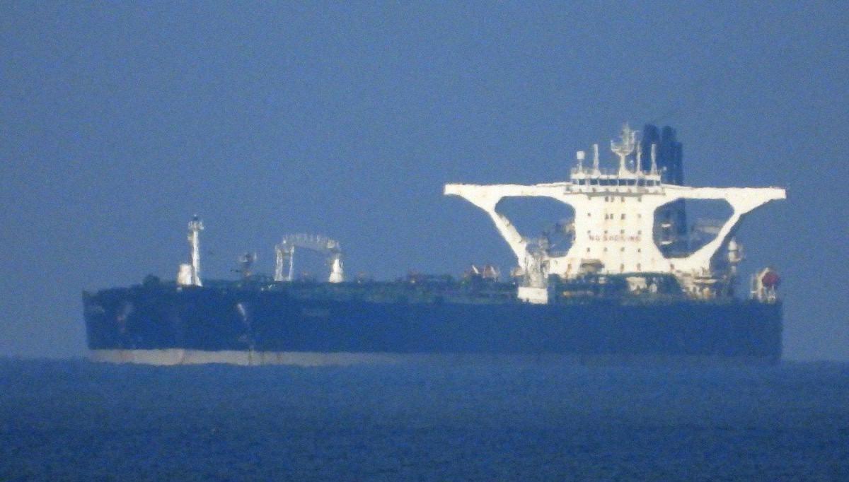 追了4天还上不了船，美国碰硬就怂？当地时间24日，美国海岸警卫队摊牌，暂时上不