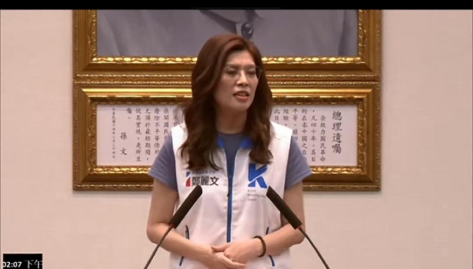 郑丽文霸气出手：9780盒礼盒402万，我全包！庇护工厂不能当政治牺牲品郑丽