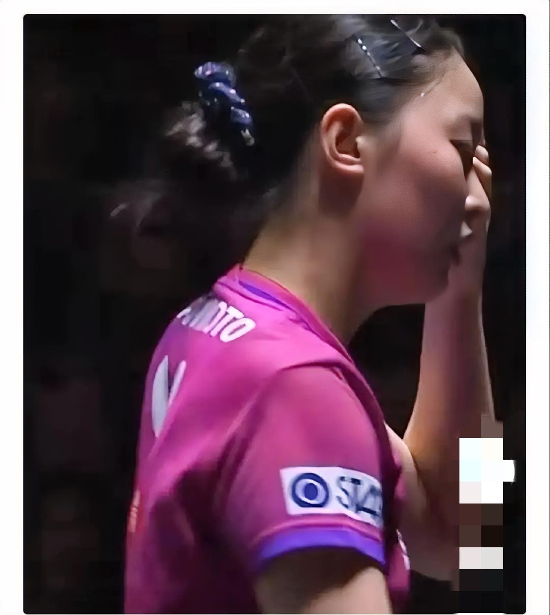 张本美和又输给曼昱了，四局零封！张本美和走哭了，心里可怜极了。但是，总有一些