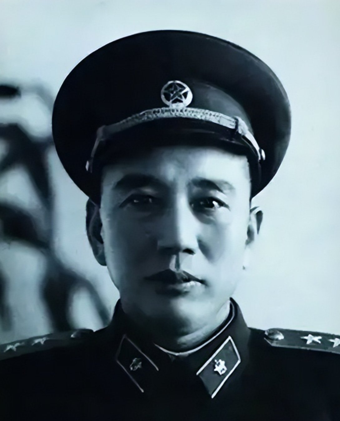 1951年3月，由原马家军骑五军改编的解放军骑兵7师一部发动叛乱，王震对师长韩有