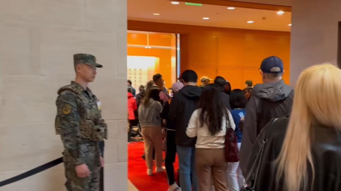 中国驻美大使馆出现现役武警执勤