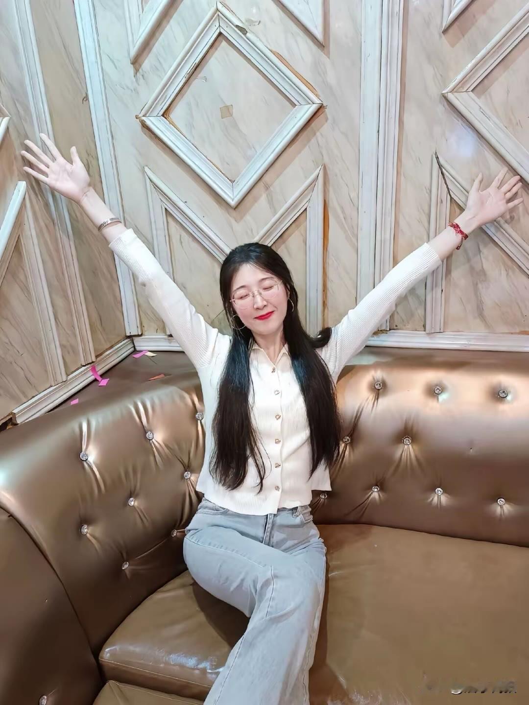 小姐姐你这是在KTV吗