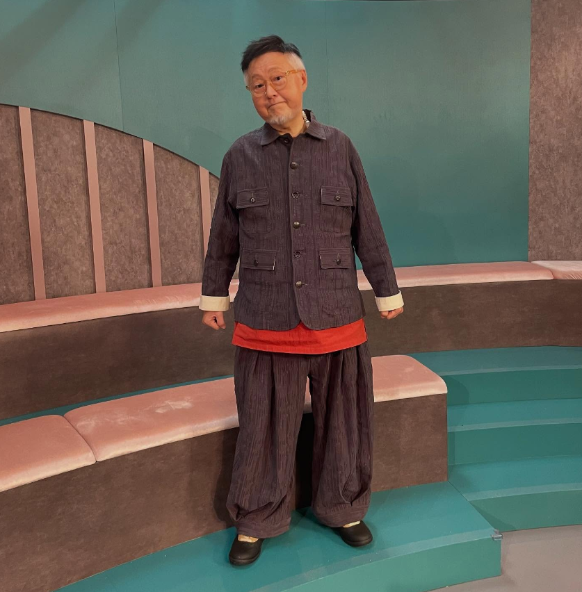 他以前经常参与周星驰主演电影，印象最深刻就是《食神》和《唐伯虎点秋香》，他都已经
