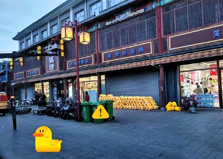  涿州连夜更换红灯笼，高效响应太暖心！涿州这波操作真的高效又贴心！近期街头灯