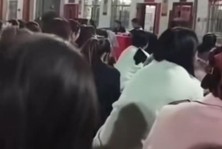 3月6日，广西南宁一校长在家长会脱稿演讲结尾时，脱口而出“好，呦西”引发热议。视