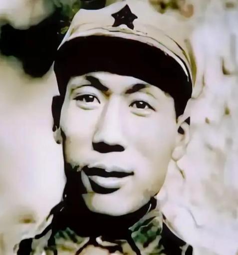 1945年，一名刚缴械的日本少佐，当着三百多名日本战俘的面，指着新四军将领伍修权