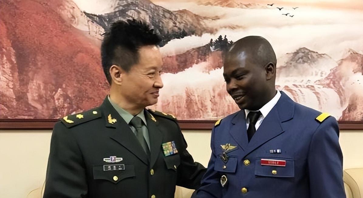 卢旺达其实很懂什么叫“见人下菜”，为了区别我们跟西方，他们搞了个“双轨制”，什么
