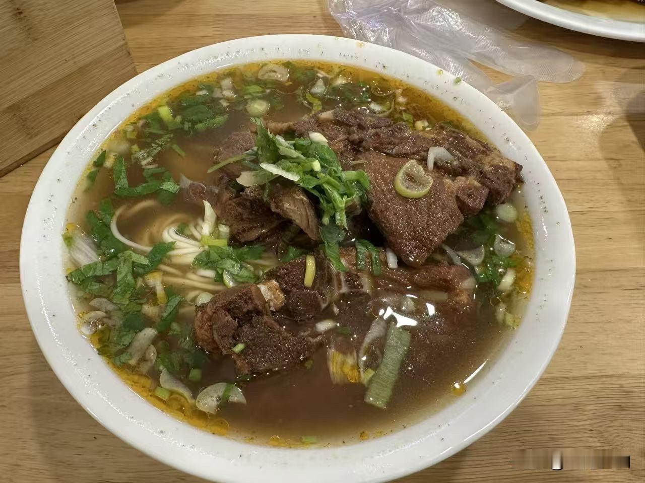 下班刚瘫在沙发上，还没来得及享受片刻宁静，闺蜜的夺命连环call就来了：“我馋那