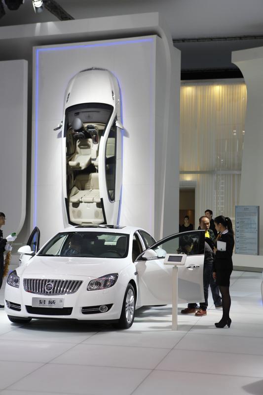 帕萨特和君威选哪个，得好好琢磨琢磨。价格上，君威2024款改款25T超享版官方指