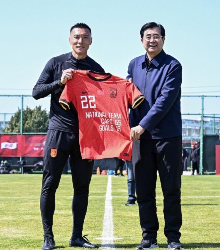 U23国足亚运会教练组中方教练出现更迭。原助理教练黄博文没有入选。原训练员