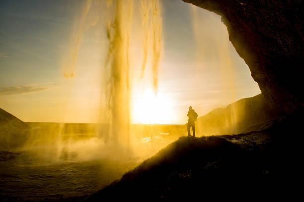 一位心理学者说：40岁以后，你的脸就是你的简历：藏不住的不是年龄，是处境。有