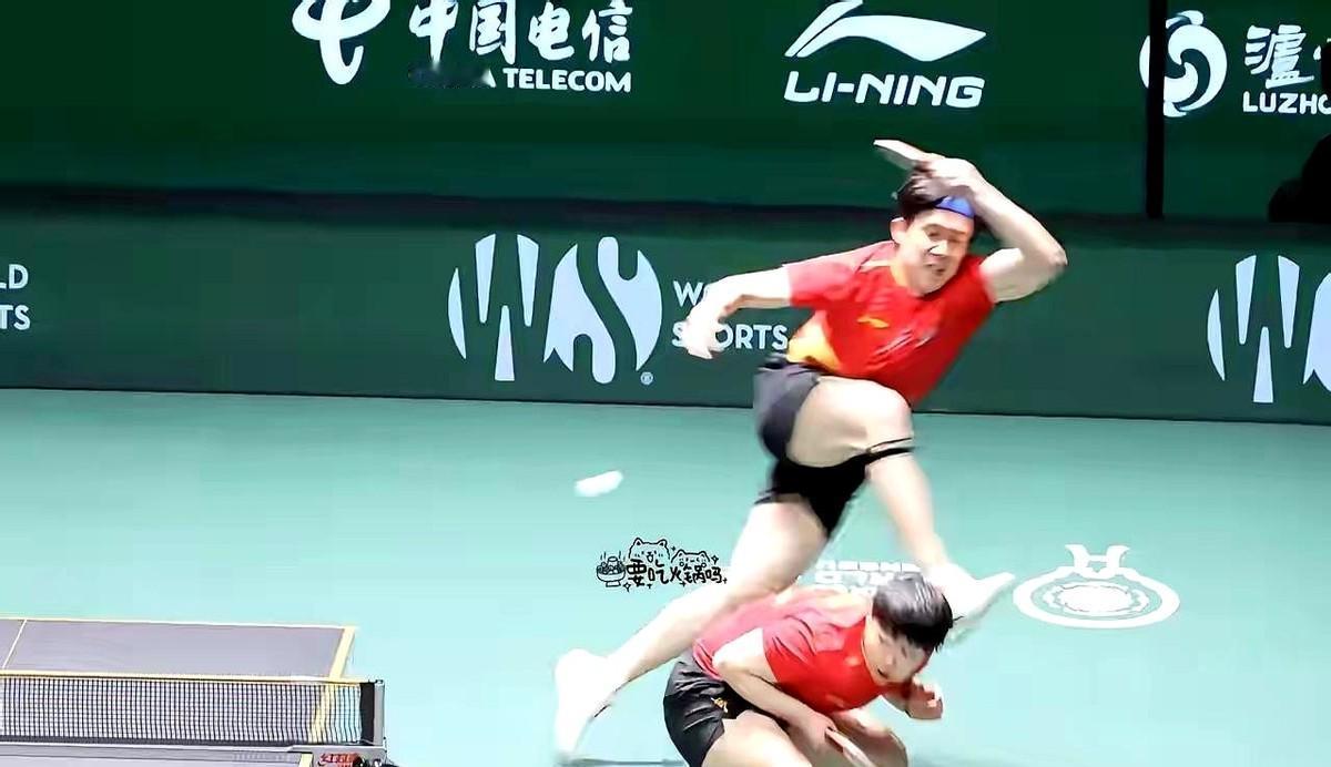 这俩人打球，真就靠脑电波交流。八年了呀，从2015年教练组把他们俩凑一块儿开