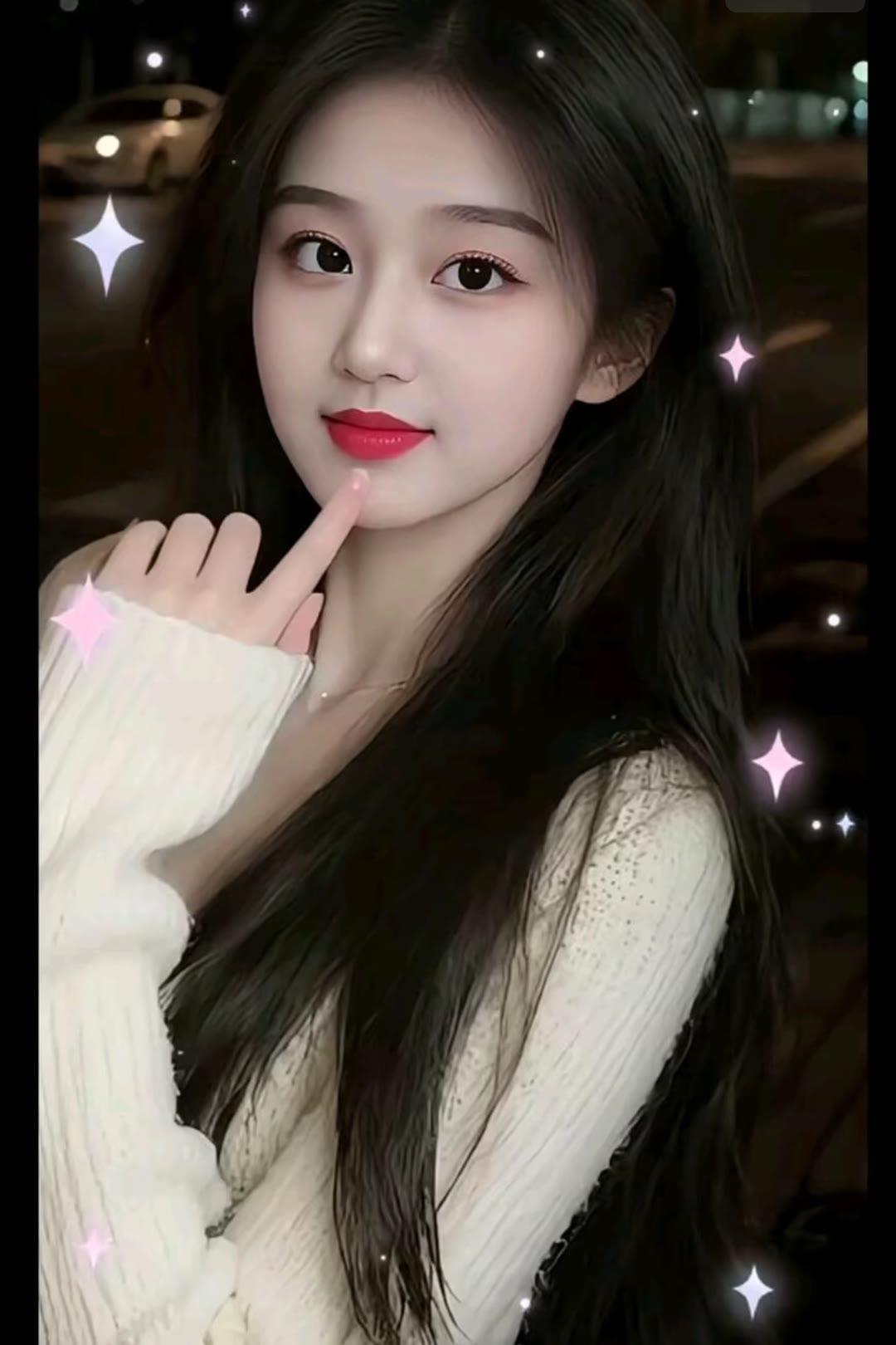 夜晚的温柔，指尖轻触的瞬间✨