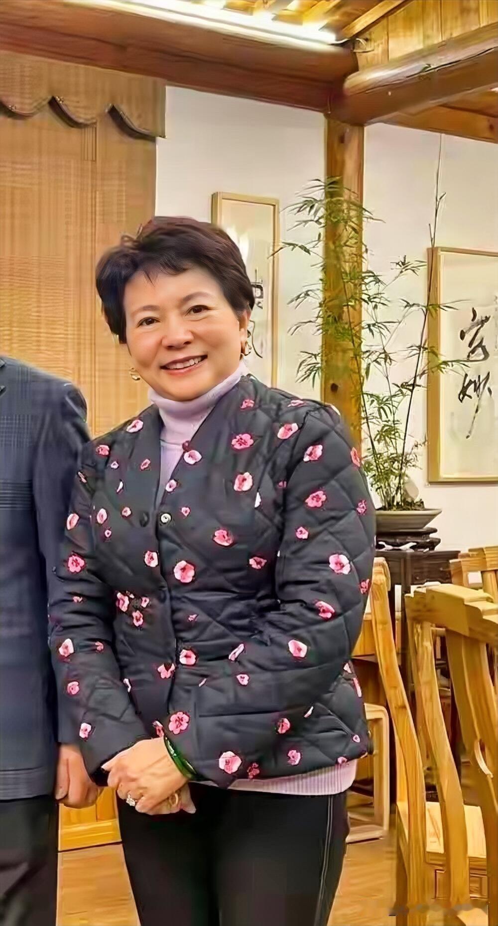 能认出这个女演员的，现在你的年龄应该有在45岁以上了吧？早些年她拍的电影比较出名