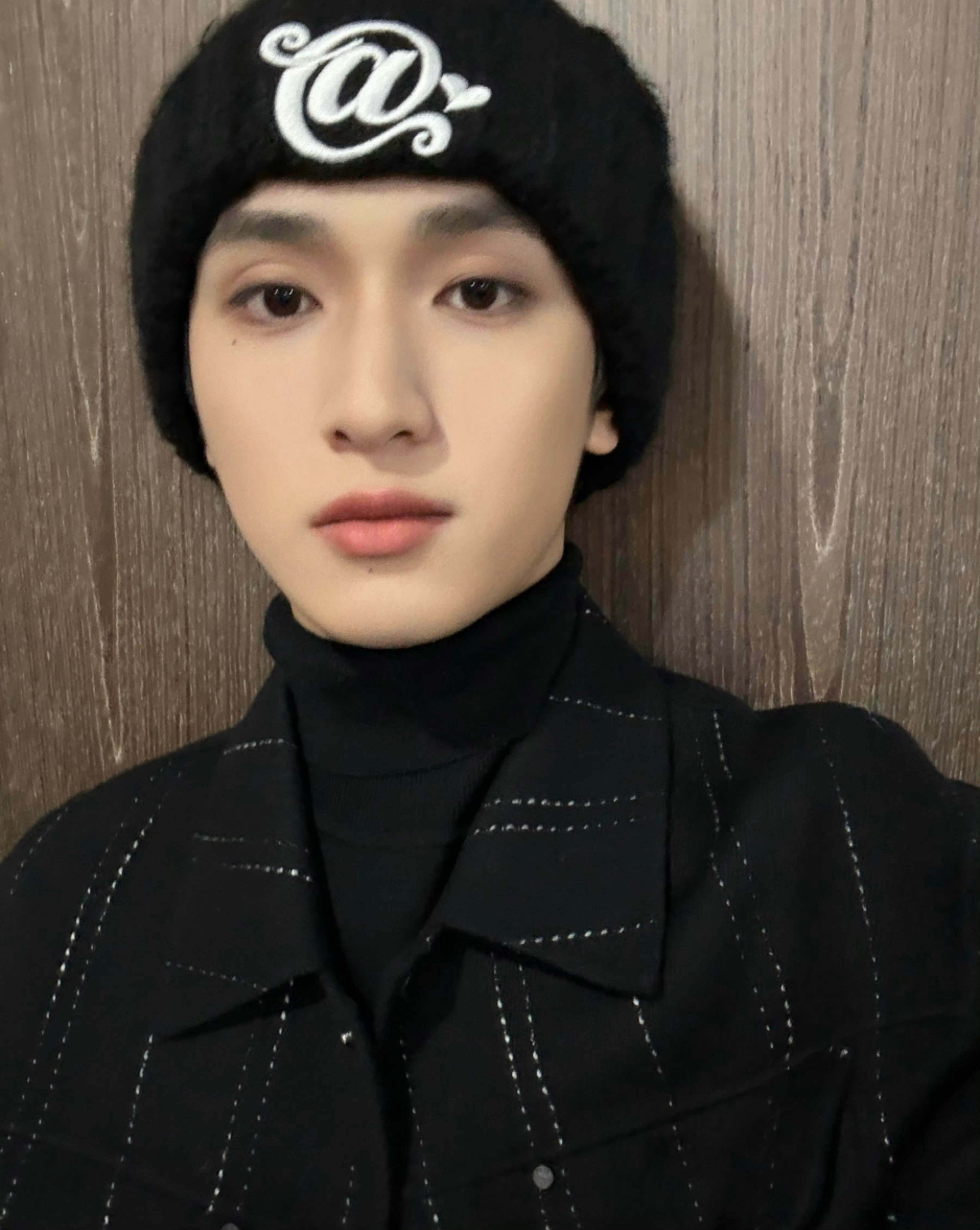 严浩翔猫耳帽自拍严浩翔高会更新真小猫来了！猫耳帽～怎么能如此又帅又萌严浩翔猫耳