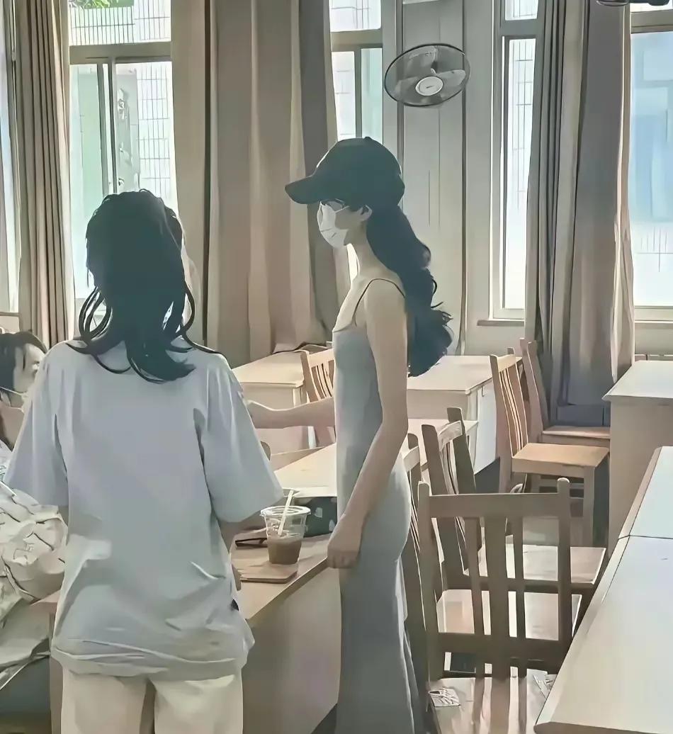 不带有色眼睛，想了解下，这样平的女生，以后生孩子了，可以哺乳吗？有了解的网友，
