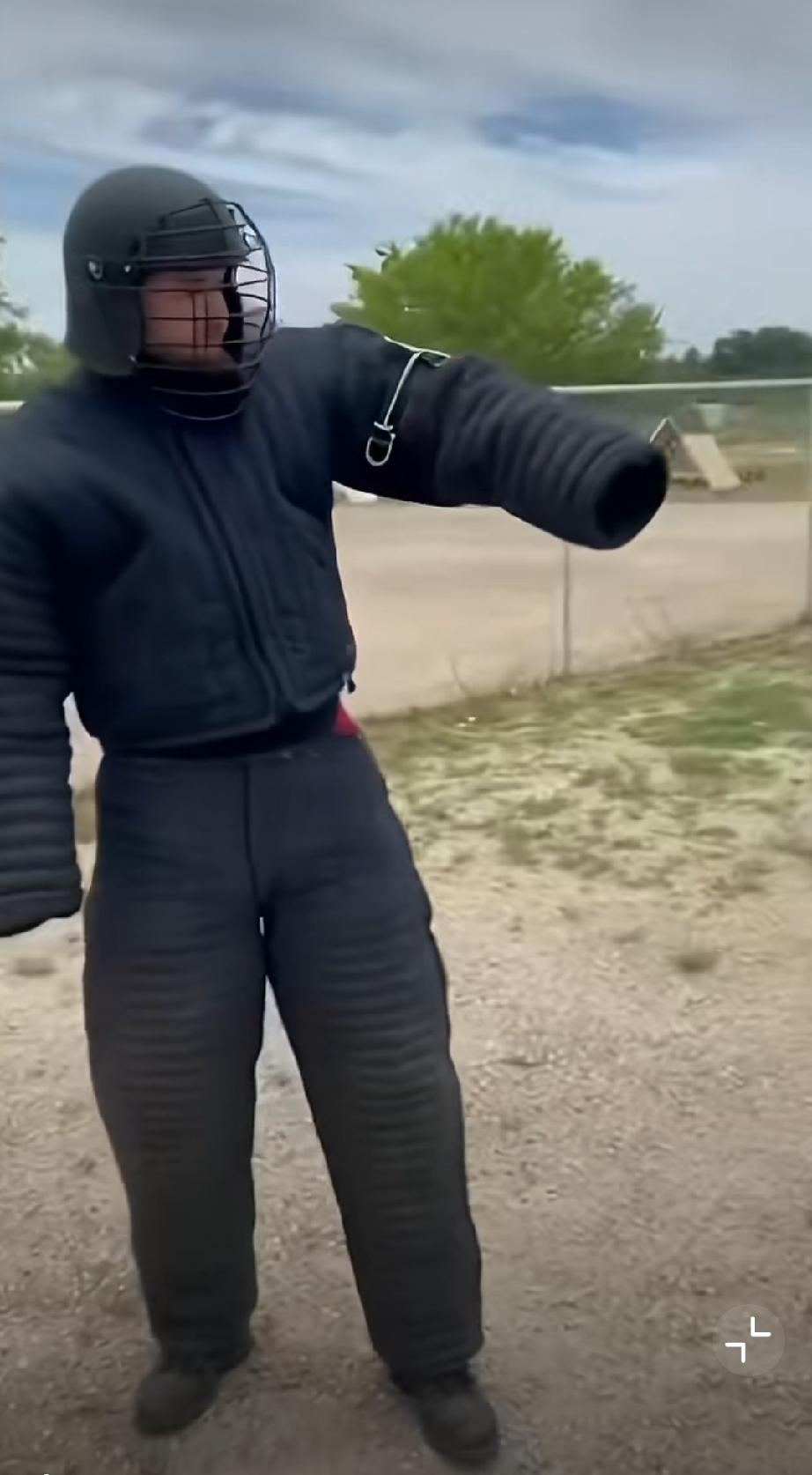 我想过是罗威纳，是德牧，是马犬，杜宾……狗德牧犬德牧罗威纳马犬