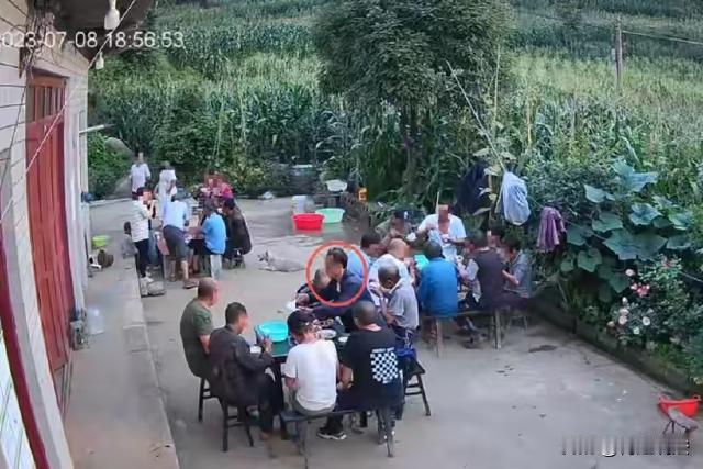 贵州黔西，49岁女子出门割草失联，家属报警后，民警联合村民及家属找了一个月，最后