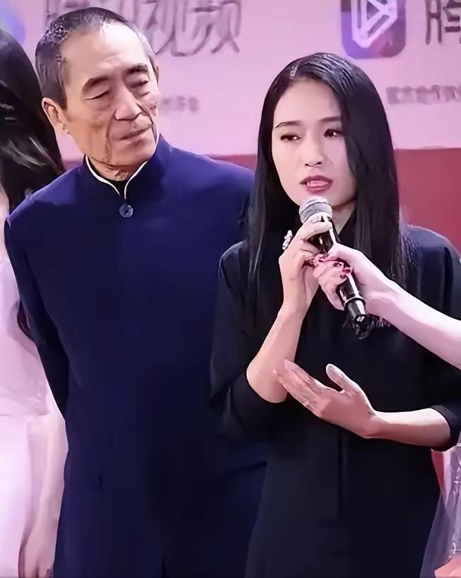张艺谋的女儿张末曾写道：“我到现在也不明白，像巩俐这样的大明星，她和我爸爸在一起