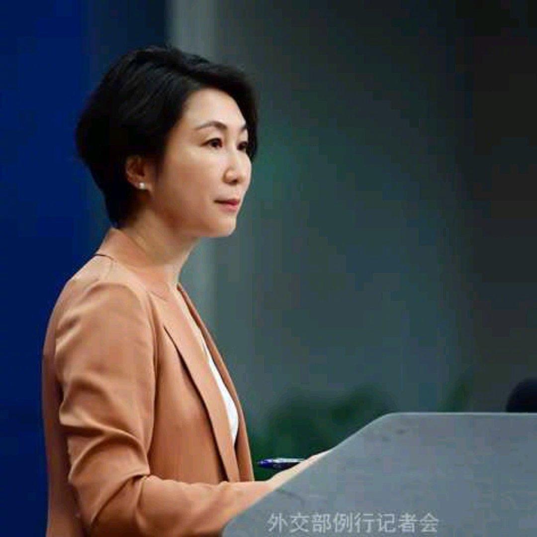 11月25日，外交部发言人毛宁主持例行记者会时，一个细节值得玩味：日本广播协会（