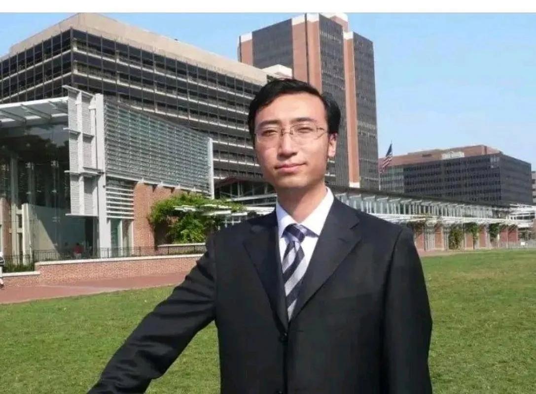 清华北大双料学霸李永乐icon，毕业后两次面试被名企拒绝，转身到北京人大附中应聘