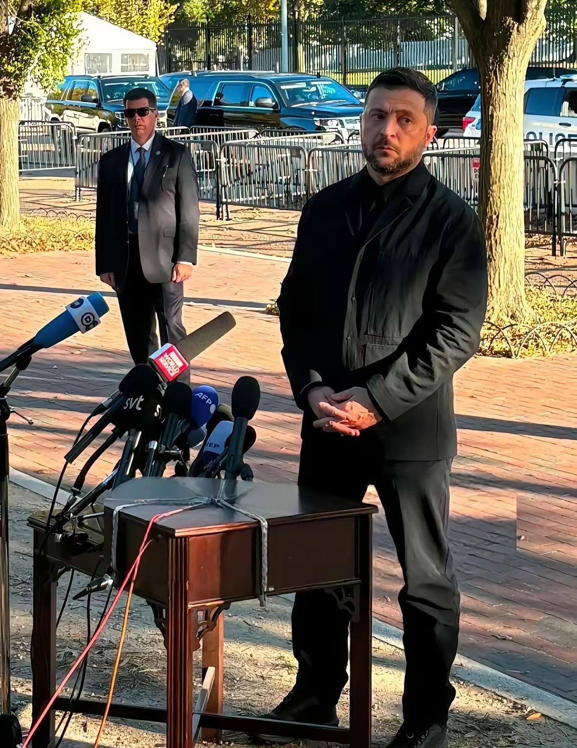 弱国无外交，在泽连斯基身上完美的体现了，在他身上，我看到了晚清的中国，落后就要挨