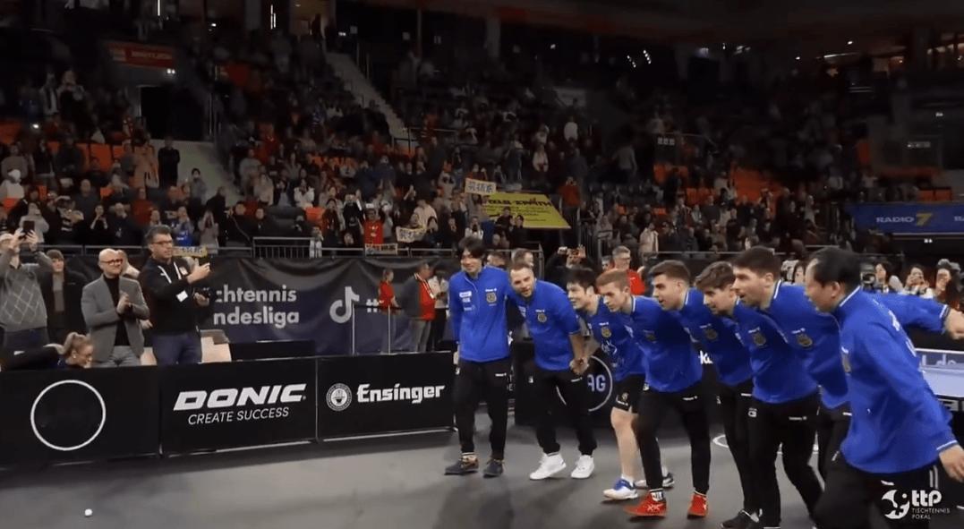 没有白排练，昨天萨尔布吕肯俱乐部拿下德国杯冠军，弗朗西斯卡提前排练的庆祝动作，还