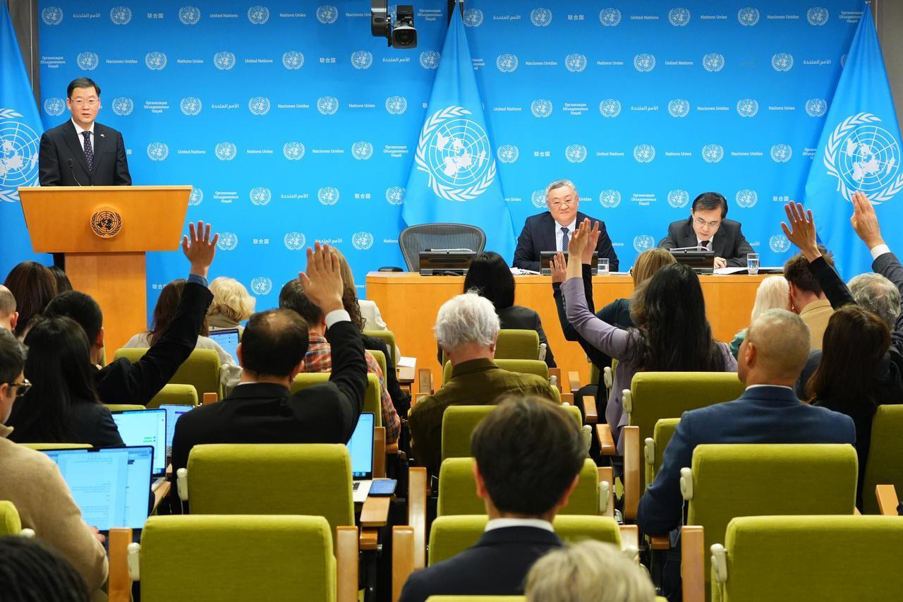 干得漂亮，我国的记者在联合国直接将了美国一军！直接让美国无地自容。快要过年了，联