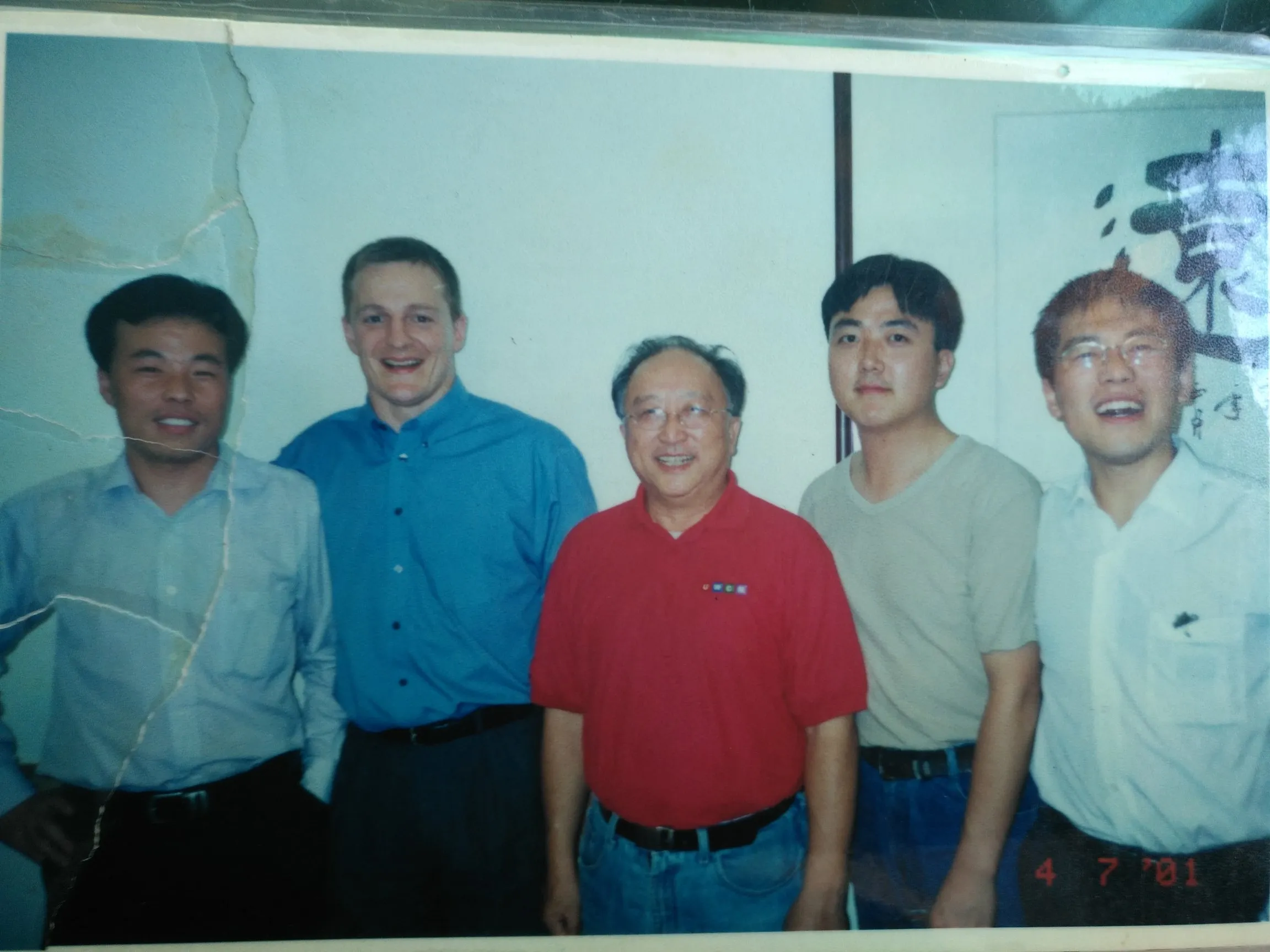 在高中同学聚会上，大家喝高了，农业农村局长和教育局长因第二天有会先行离开，剩下的