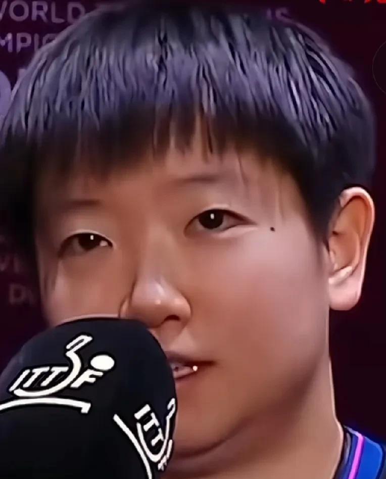 莎莎和大头眼里闪烁着泪花接受采访！莎莎说:“我首先觉得这场决赛非常焦灼，我们俩