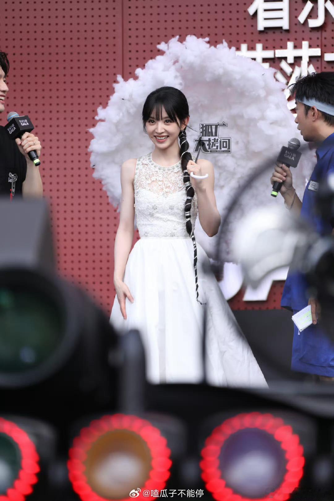 田曦薇芭莎之夜红毯生图状态怎么样？​​​