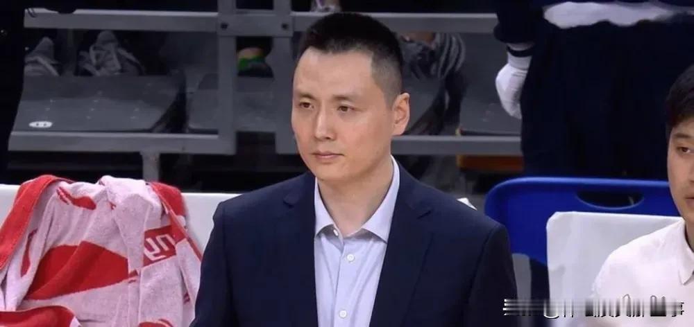 许利民打季后赛高端局差点意思，奈何卢伟比许利民更差点意思，G2战上海男篮主场面对