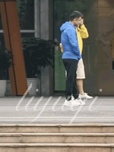 一大早，大头打着哈欠出来啦！[捂脸哭]本次国乒成都封训，正值王励勤刚刚上任乒协主