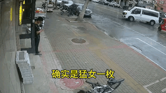 我的老天爷，这是无畏无惧所向披靡，这样的小车即没有驾照，也没有任何经验，视线还不