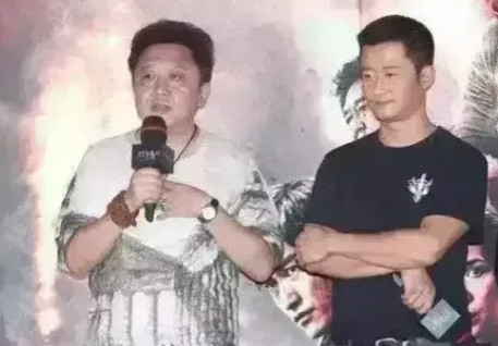 2016年，吴京投资1.5亿筹拍《战狼2》时，他给于谦打电话：“哥哥，请你拍个电