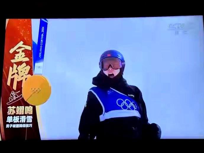 连续三年，按姐姐的身高体重定制滑雪板，这事比奥运金牌还稀罕。22岁生日当天，